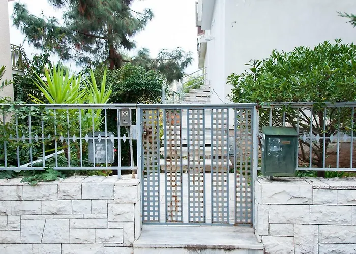 Stephany Apartment